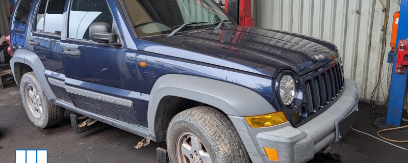 breaking for parts 4690 Jeep Cherokee 2006 2.8L Diesel Manual